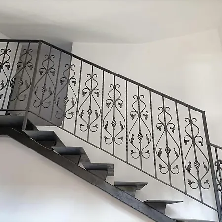 Un Passo Dal Mare E Dalla Citta.