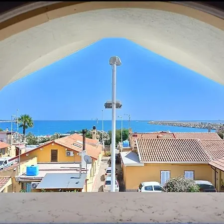 Un Passo Dal Mare E Dalla Citta. * Cagliari