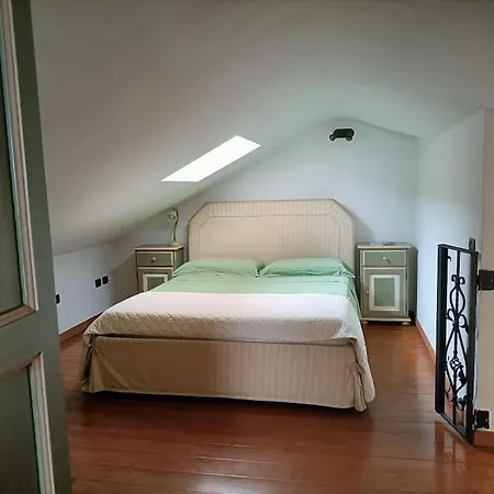 Un Passo Dal Mare E Dalla Città. Cagliari